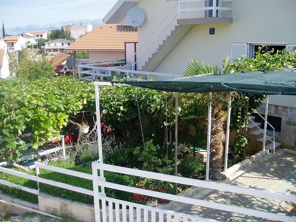 Kiwi Apartments Gornji Karin Exterior photo