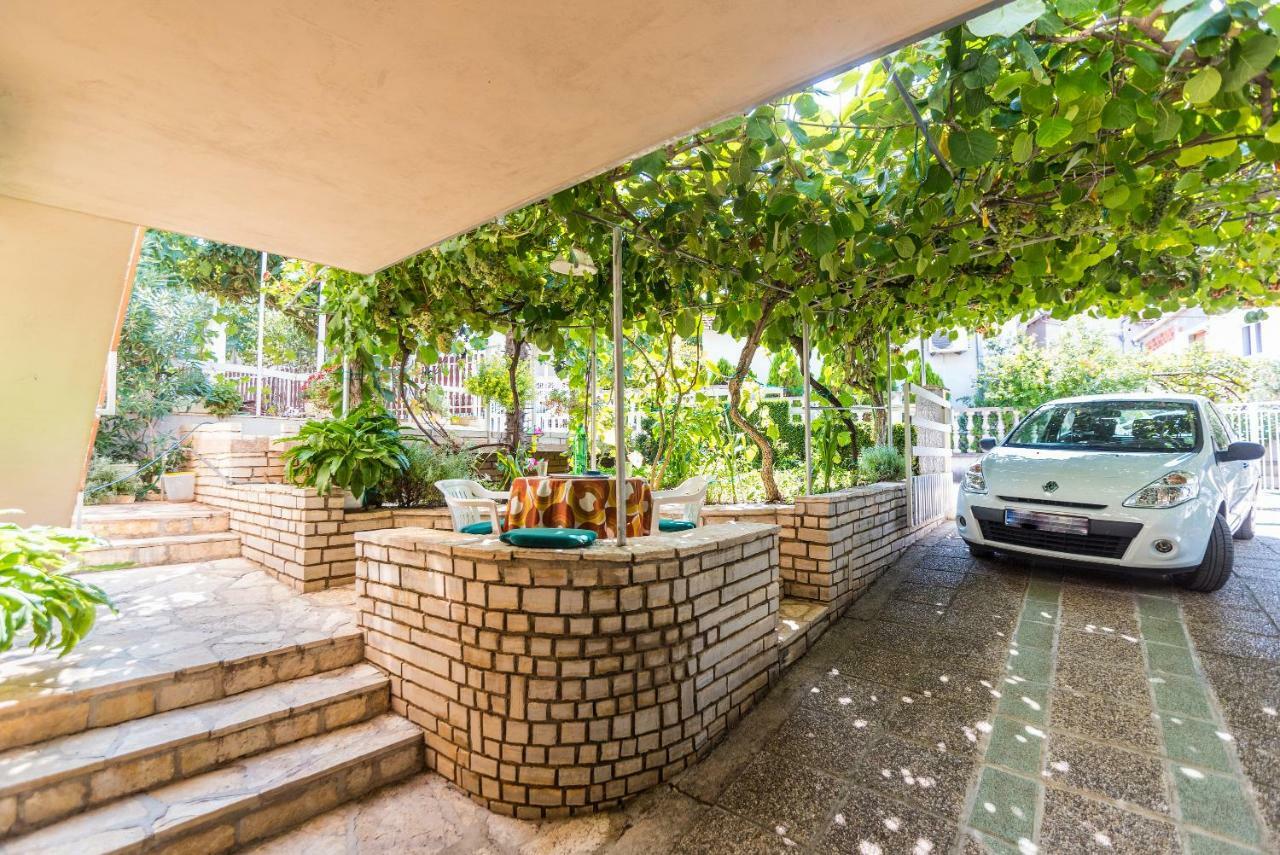 Kiwi Apartments Gornji Karin Exterior photo